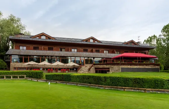 雪屋高爾夫酒店