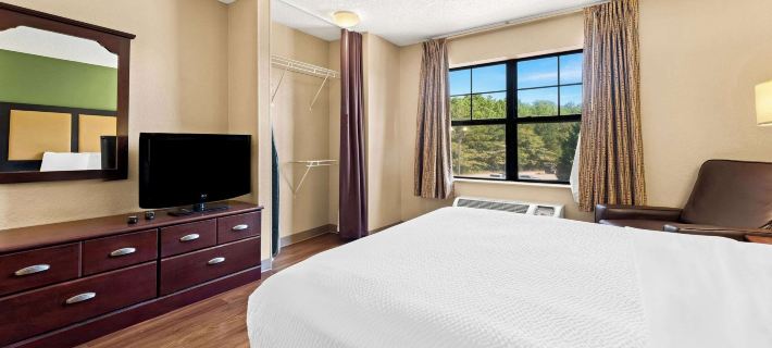 Suburban Studios Columbus Bradley Park Hotels in Columbus