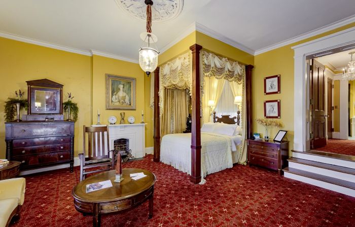 Anchuca Historic Mansion & Inn