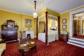 Anchuca Historic Mansion & Inn