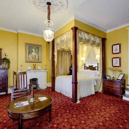 Anchuca Historic Mansion & Inn