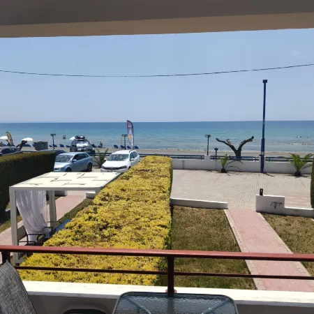 Calm and Peaceful First Line House in Front of the Sea Отели в г. Неа Каликратия