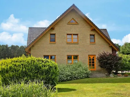 Einladende Ferienwohnung am Achterwasser in Lütow Отели в г. Остфорпоммерн