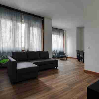 JOIVY Welcoming 3BR Flat in Milan Centre Rooms
