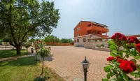 Rooms Natura Hotels in Brtonigla