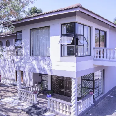 The Palace Guest House Hotels near Longcheng Plaza