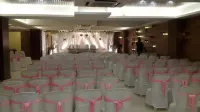 هوتل بلاتينيوم إن فنادق في أحمد آباد
