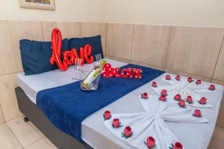 Dona Rosa Suites Privativas Отели рядом с достопримечательностью «Praia dos Anjos»