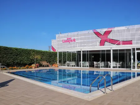 Limapark Hotel Отели рядом с достопримечательностью «Ebk Cami»