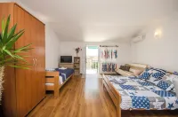 Apartments Mila - Pools