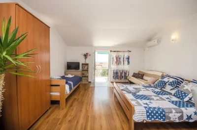 Apartments Mila Các khách sạn ở Tribunj