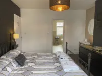 6 Bed-Sleeps 12-Hot Tub-Free Parking-Pet Friendly Hotels near Newcastle International Airport