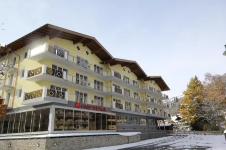 Hotel Herzblut - Joker Card Included in Summer