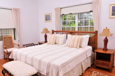 Seagaze Beach House is Perfect for Family, a Few Steps to the Beach Hotels near Gibbs Bay