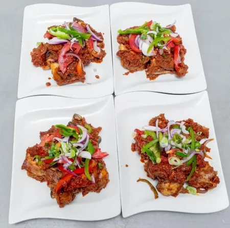 Montcrest Hotel & Lounge Отели рядом с достопримечательностью «Ejimax Store»