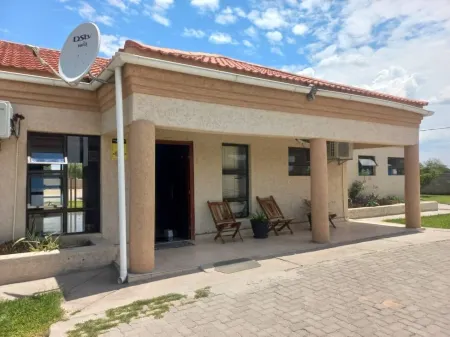 ShakeVille Guest House Отели в г. Шакаве