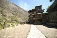 Tirthan Villa and Resort Hotels near Kullu Camp