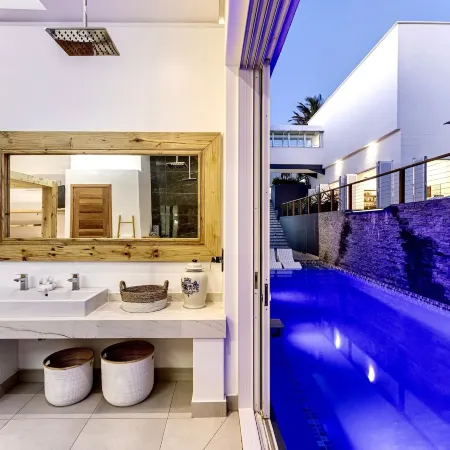 Dolphin Coast Yolo Spaces - the White House Boutique Villa