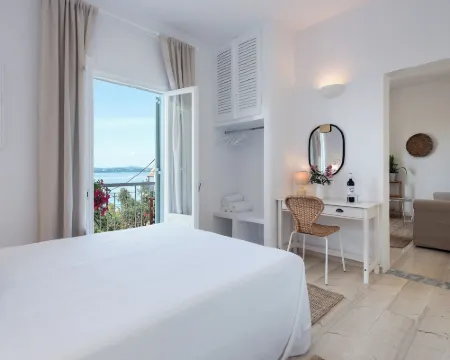 Reana Elegant Apartments by Konnect, Barbati Hotels in Mparmpati