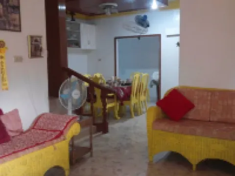 Yellow House Vacation Rental Hotels in Subic