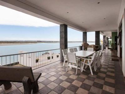 Isla Riverside Lodge