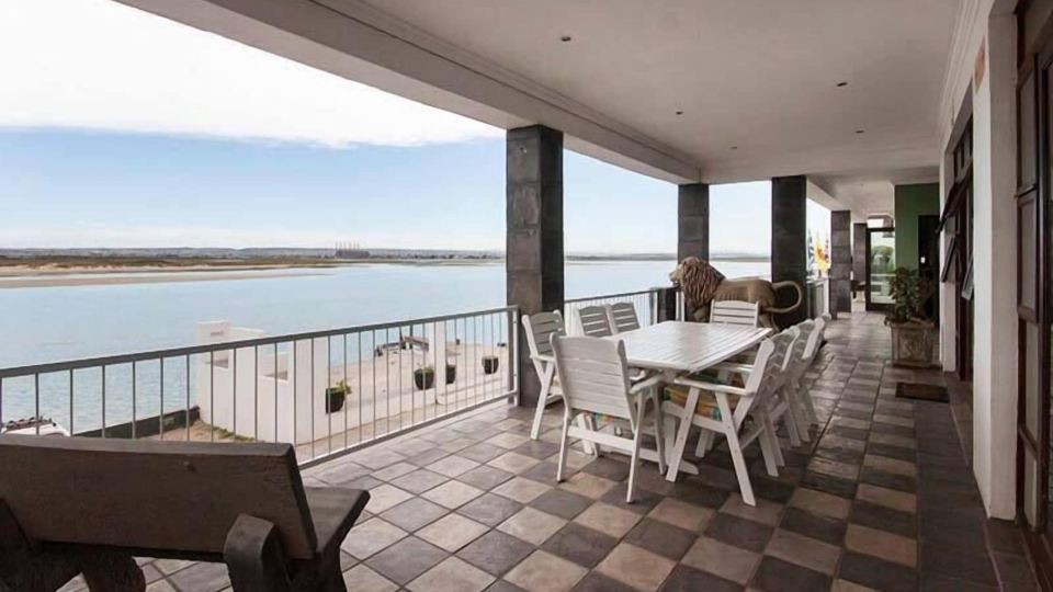 Isla Riverside Lodge