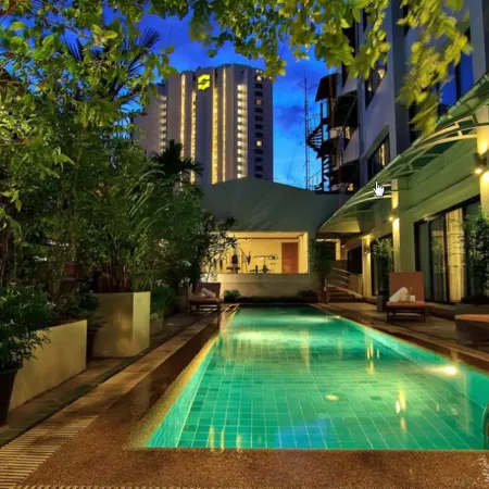 Bossotel Bangkok Отели рядом с достопримечательностью «Христианская школа Эссампшн»