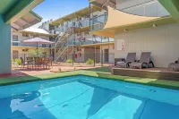 Stay at Alice Springs Hotel - Pools