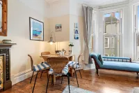 Sherbourne House - Seaside Apartment - 3-Star