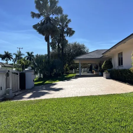 3-bedroom in Davie . WiFi, AC. Pool ,near to Sawgrass Mall, Hard Rock ,F Garden,