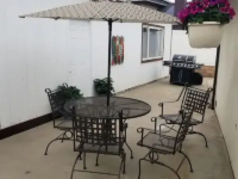 CONTEMPORARY CALIFORNIA BUNGALOW Hotels in Brea