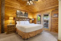 Fireplace and Whirlpool Tub Escape - Cozy Romantic Retreat