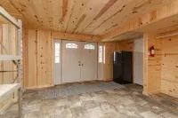 The Lakeside: Hot Tub, Dog Friendly, Trail Acces, Pontoon Rental