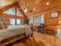 Amazing Mountain Views and Cozy Firepit - Charming Cabin Escape