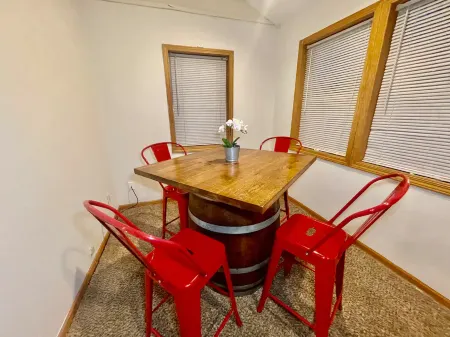 Steps from Beach and Lakefront Park - Charming Nautical Cottage Отели в г. Гурон Тауншип