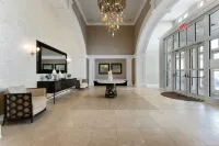 Infinity-Edge Pool and Ocean Views - Stunning Penthouse Retreat