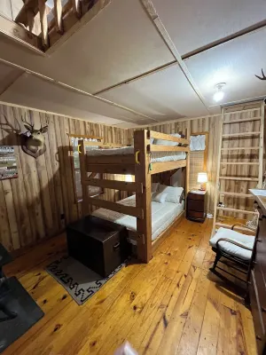 WHITLOCK CABIN Hotel dekat Lake Bryan Park