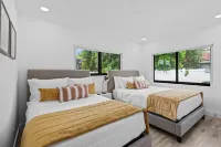 NEW Saltwater Jacuzzi~Outstanding Location~Near Beach+Casino