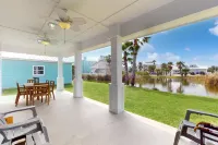 Mustang Royale Home in Gulf-Front Community, Boardwalk to Beach