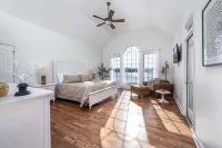 Lakeside Access and Game Room - Spacious Tranquil Escape