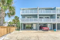 Gulf Views! Only 30 Seconds to the Beach Modern Amenities Meets Vintage Charm Hotel di Inlet Beach