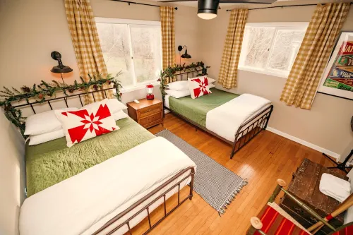 All-Season Sun Porch and Wood-Burning Stove - Charming Retreat Hotels in Coolbaugh Township