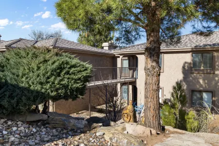 Spectacular Mountain View and Resort Amenities - Charming Oasis