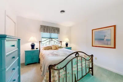 Bayberry Woods home close to Bethany Beach with pool & private washer/dryer
