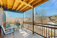 Perfectly located mountain condo w/ balcony views and a stone fireplace Hotels in Sugar Mountain