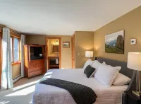 Spacious with Game Room and Screened Porch - Charming Mountain Retreat