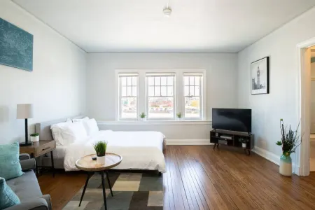 Stunning City Views and Modern Amenities - Stylish Haven