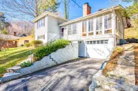 Classic home with WiFi, a full kitchen, central A/C, and a wood fireplace