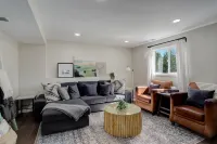 Heated Game Room and Relaxing Hot Tub - Spacious Retreat Hotels in Arvada