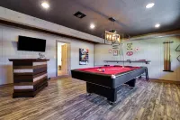 Game Room, Private Bunk Alcove and Fenced Backyard - Charming Retreat